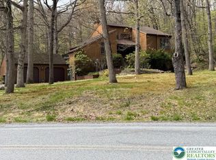 2253 Skyline Dr, Slatington, PA 18080
