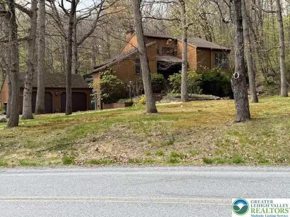 2253 Skyline Dr, Slatington, PA 18080