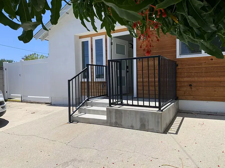 1422 N San Antonio Ave #B — Photo 3