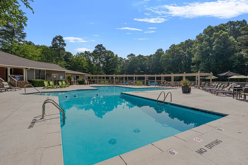 The Retreat at Lake Johnson Apartments — Photo 1