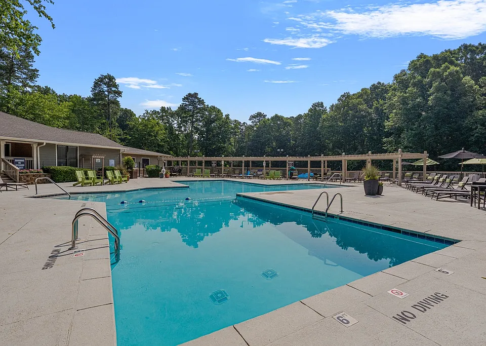 The Retreat at Lake Johnson Apartments