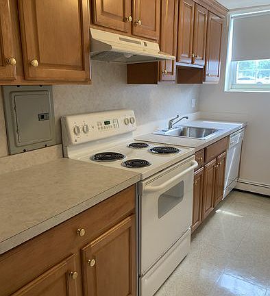 2nd image of 26 Heath Rd #1
