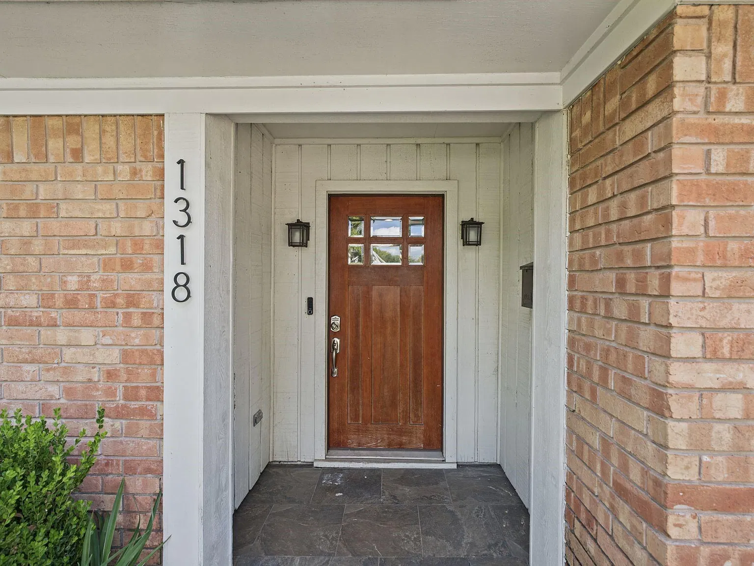 3 bed, 2.0 bath, 1712 sqft, $2,700 — Photo 3