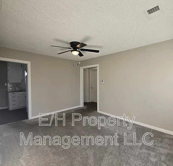 1642 N Erie St — Photo 6