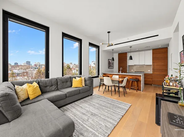 21-21 31st St #2L, Astoria, NY 11105