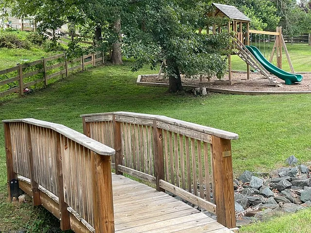 121 Sundrops Ct — Photo 37