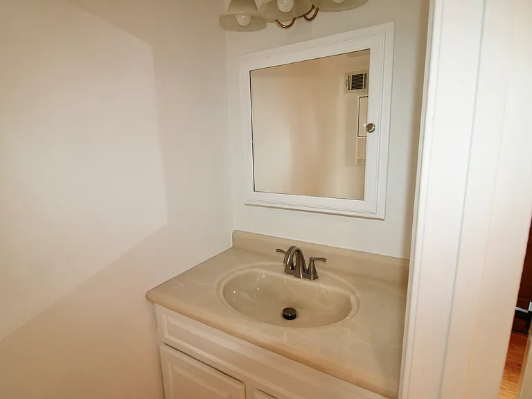 8501 Buckeye Ct — Photo 9