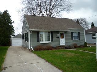 813 5th St, Menasha, WI 54952