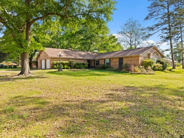 2090 Fort Dr, Longview, TX 75604