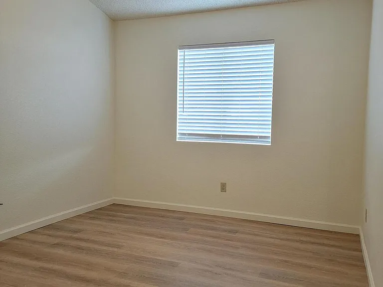 9689 N Donegal Pl — Photo 9