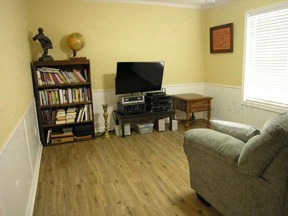 5th image of 289 Overland Trl