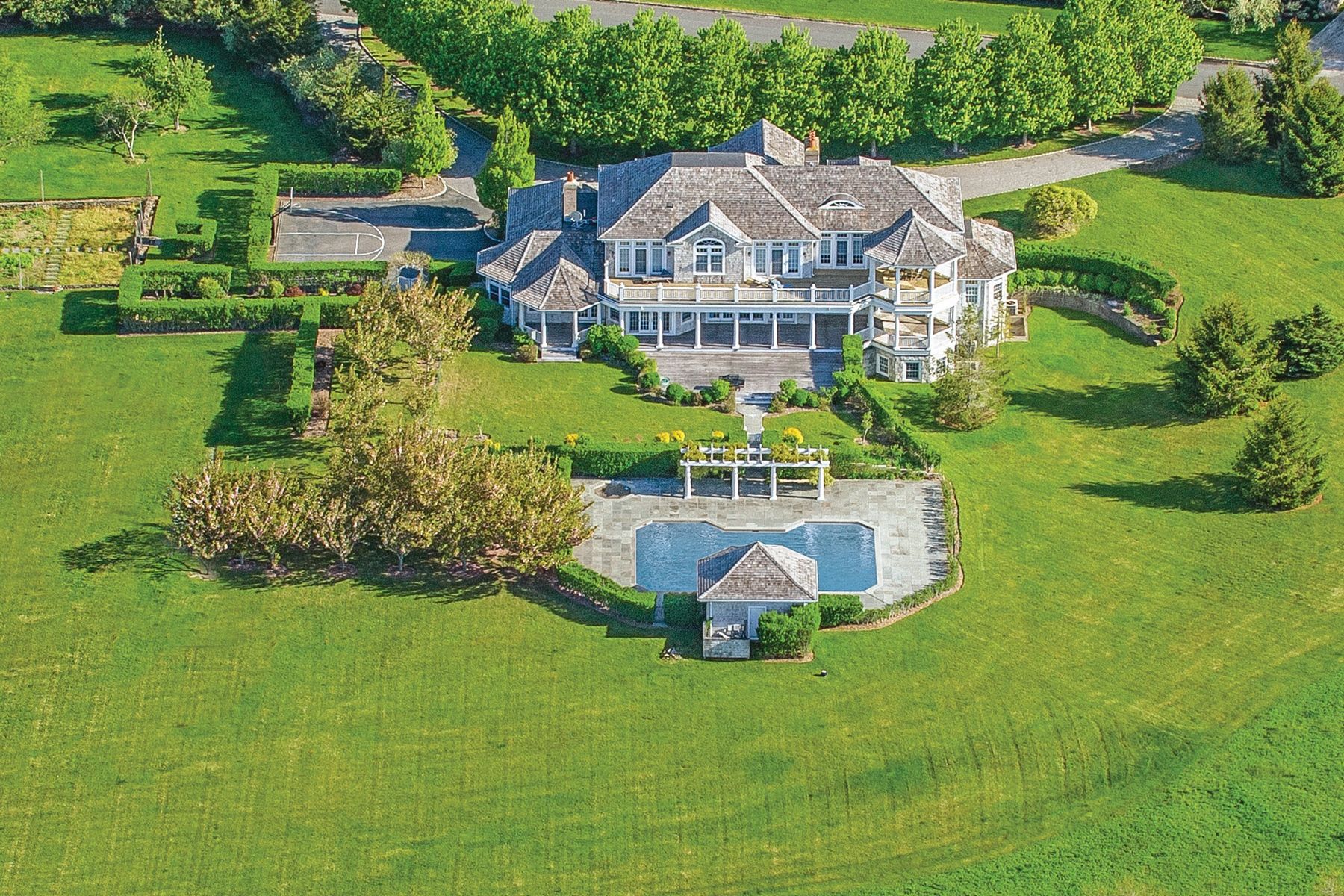 2 Mill Path, Bridgehampton, NY 11963 Out East