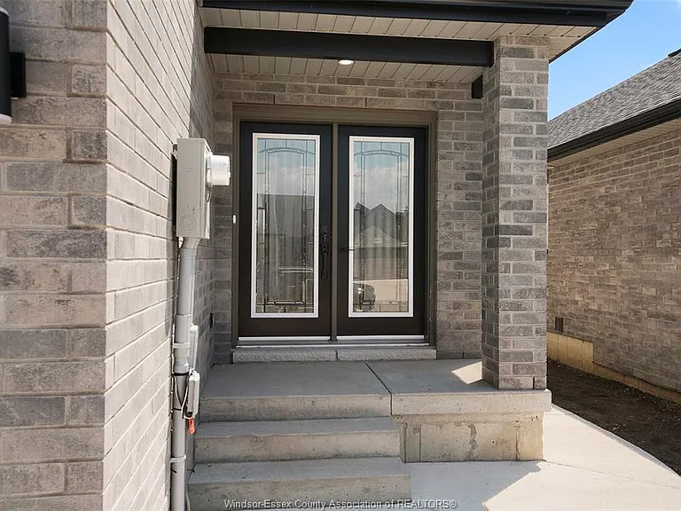 3546 Hallee Cres — Photo 3