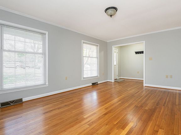 3rd image of 1511 Anthony Dr