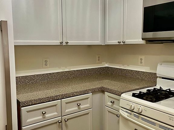 5th image of 204-2701 Bellforest Ct #204