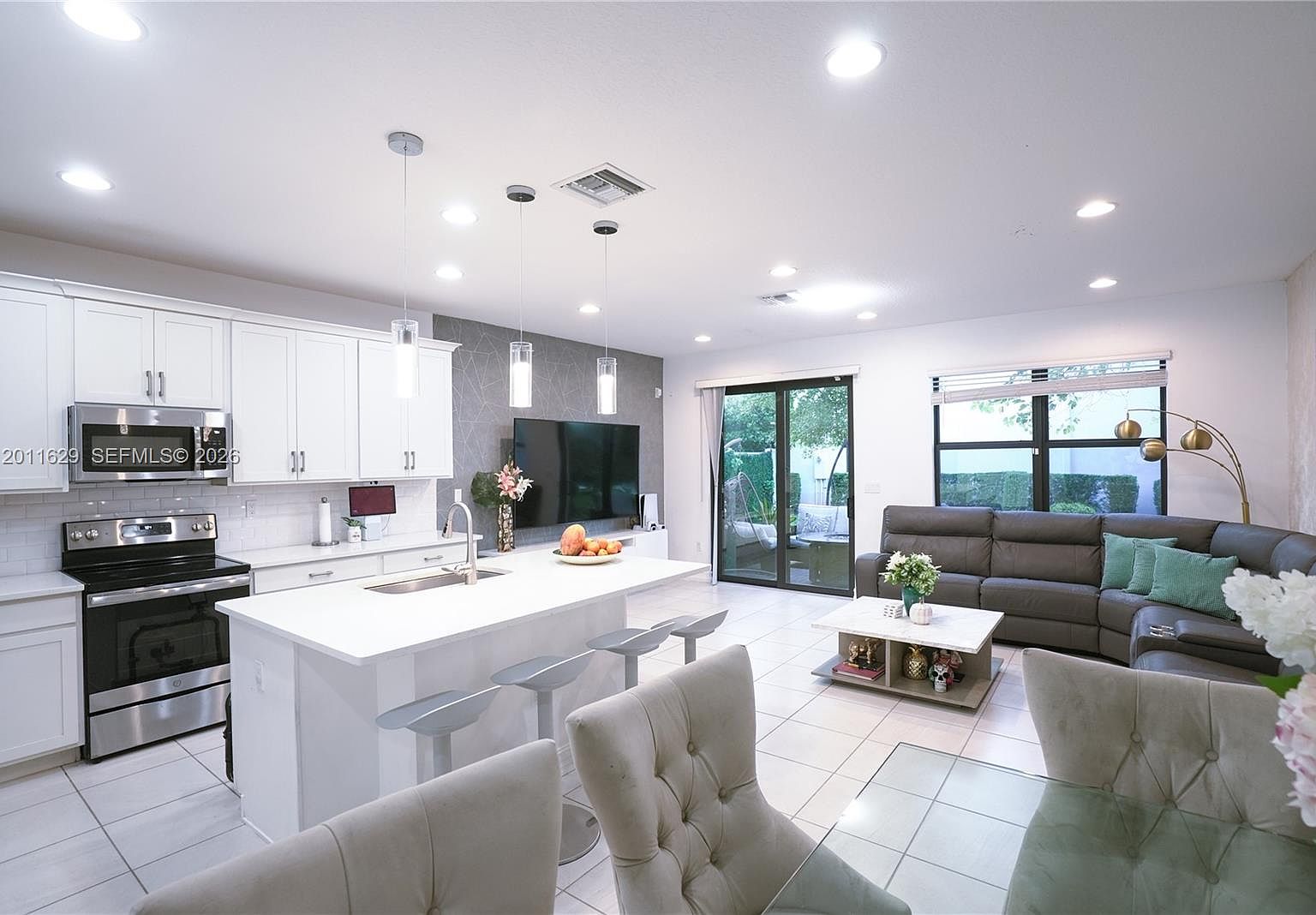 10111 Akenside Dr