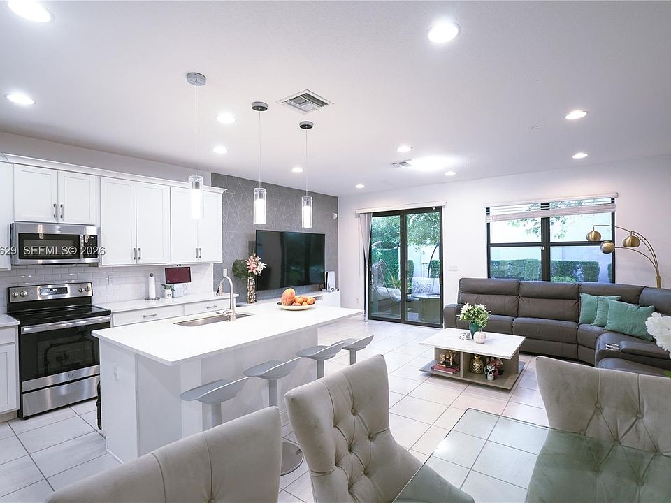 1st image of 10111 Akenside Dr