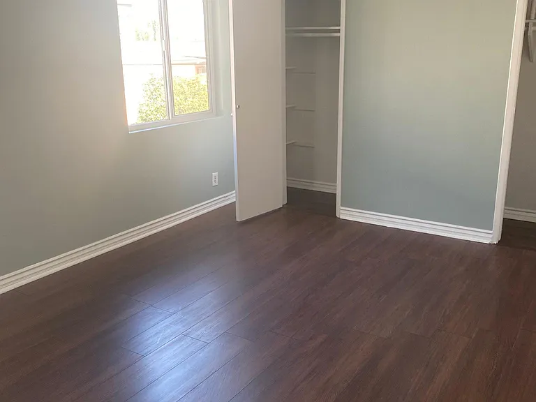 2046 S Sherbourne Dr #6 — Photo 2