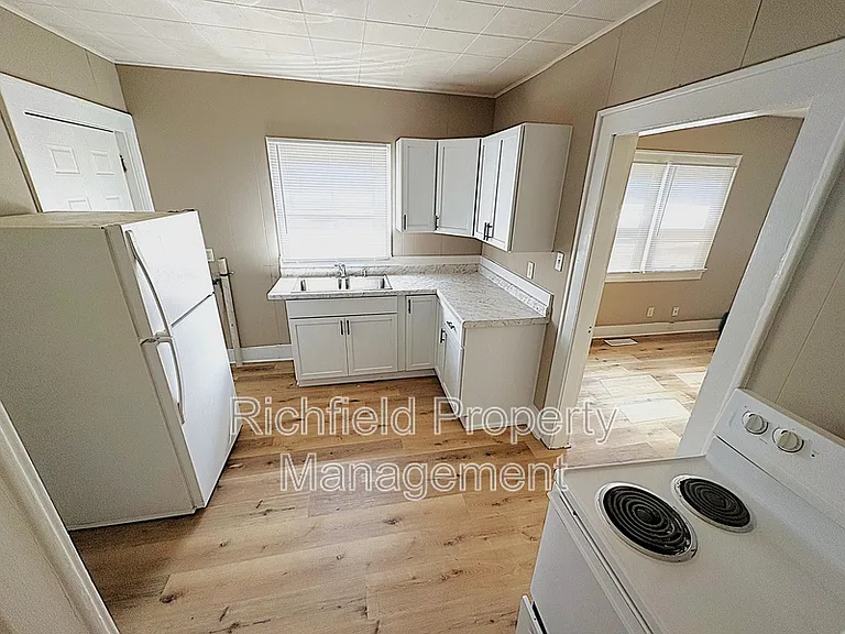 1723 Laurel St — Photo 9