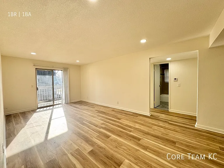 3815 Springfield St #2525-1B — Photo 4