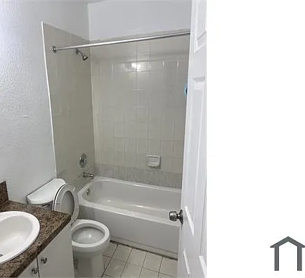 1070 NW 9th Ave #1 — Photo 6