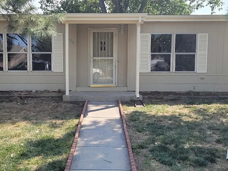 1201 Mac Laughlin Ct — Photo 2