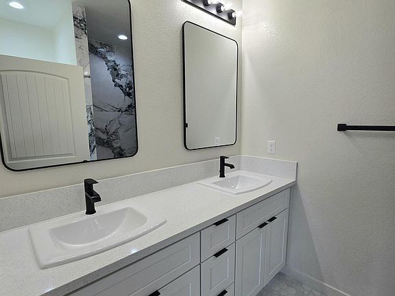 5th image of 21231 Calhoun Ct