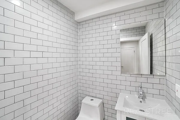 Rented by Real Street Inc | media 31