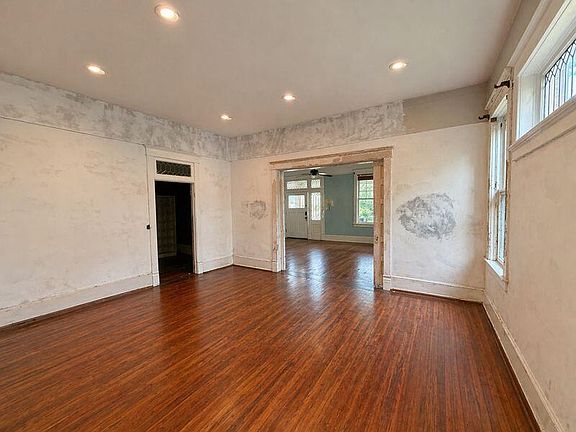5th image of 33 Court St