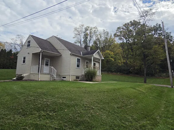 99 Walnuttown Rd, Fleetwood, PA 19522