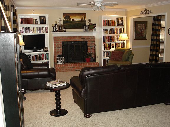 Large living area 21 x 15