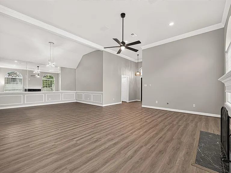 14303 Reissen Ln — Photo 8