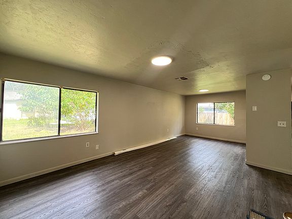 3rd image of 615 SW 3rd St