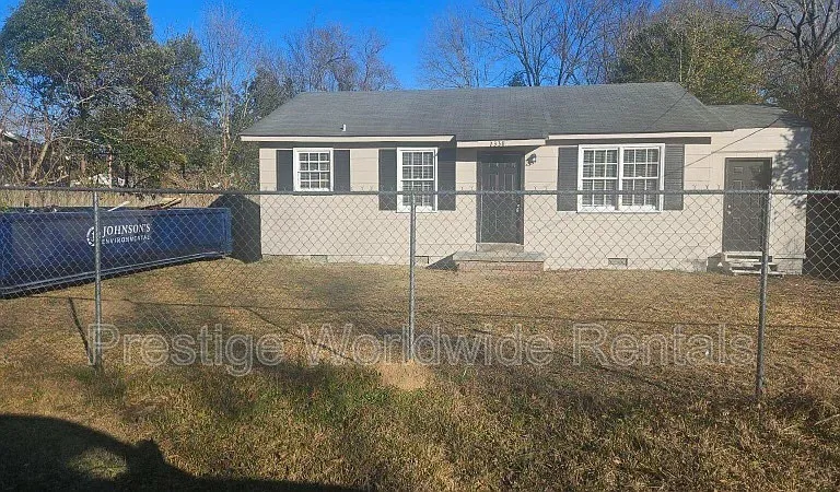 2338 Banks Ave — Photo 1