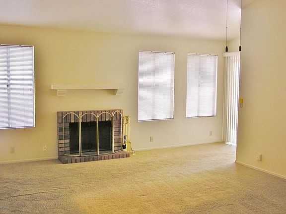 FIREPLACE WALL IN GREAT ROOM