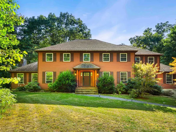 19 King Henry Drive, Londonderry, NH 03053