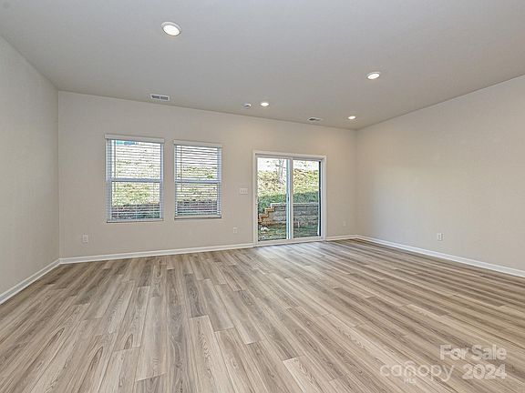 5th image of 844 Gerard Bay Dr