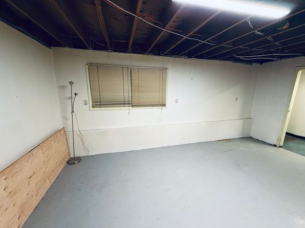 3 bedroom rental in Surrey — photo 16