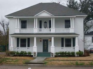 907 14th St, Orange, TX 77630
