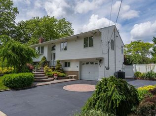 26 Karen Pl, Commack, NY 11725