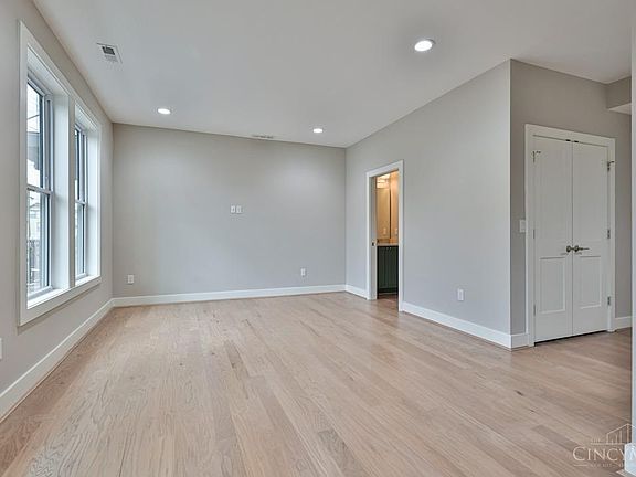 4th image of 2924 Robertson Ave
