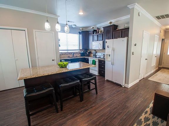 4th image of 3005 Newport Ave
