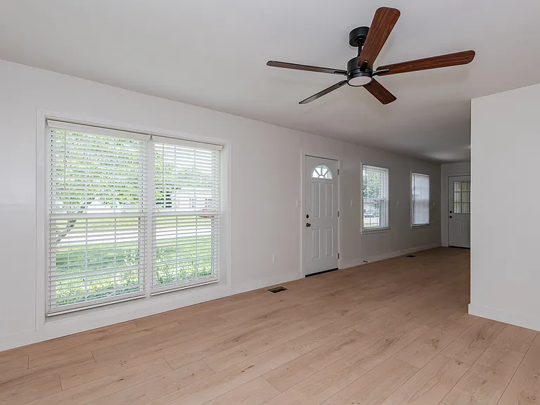 1331 Berwald Dr — Photo 6