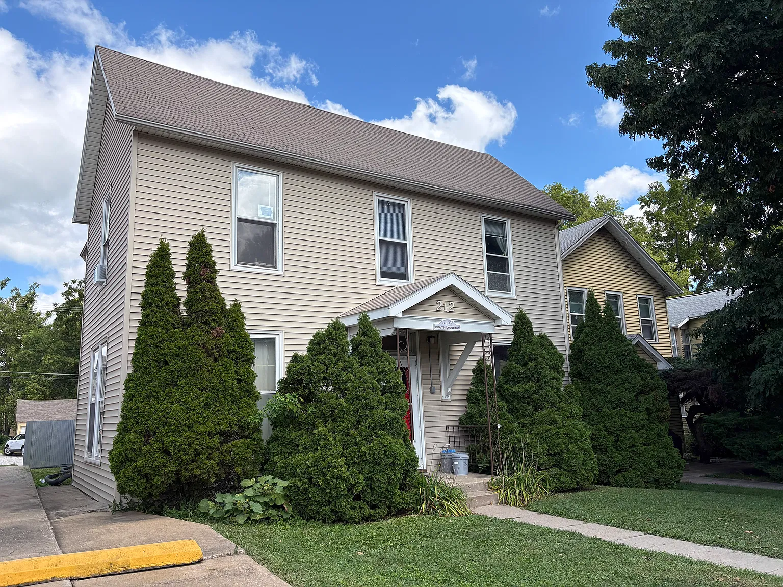 212 E Bloomington St — Photo 1