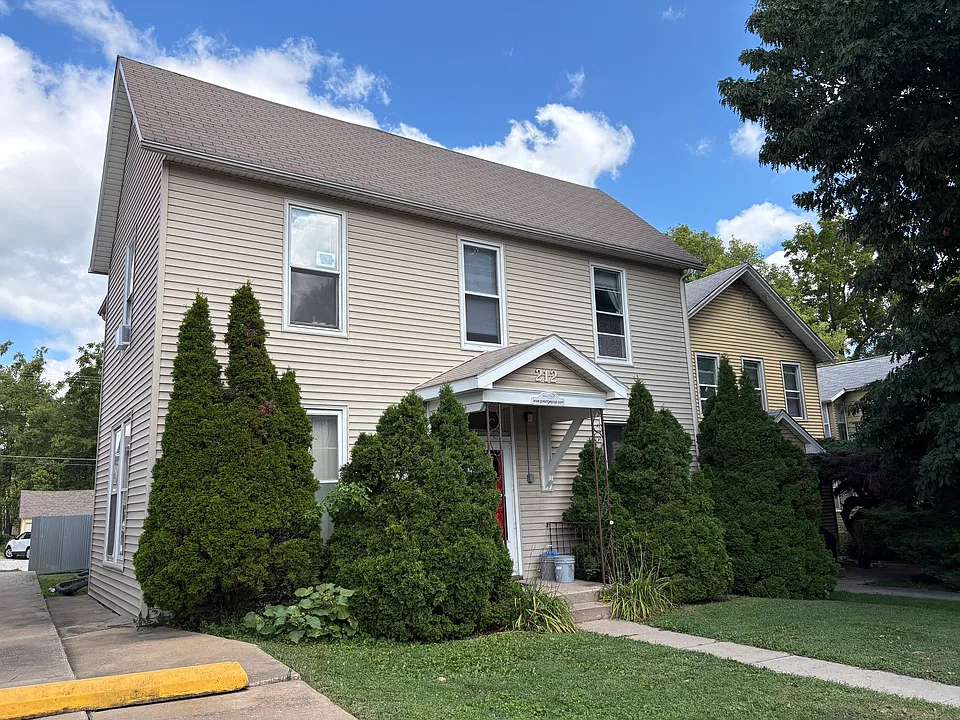 212 E Bloomington St #4
