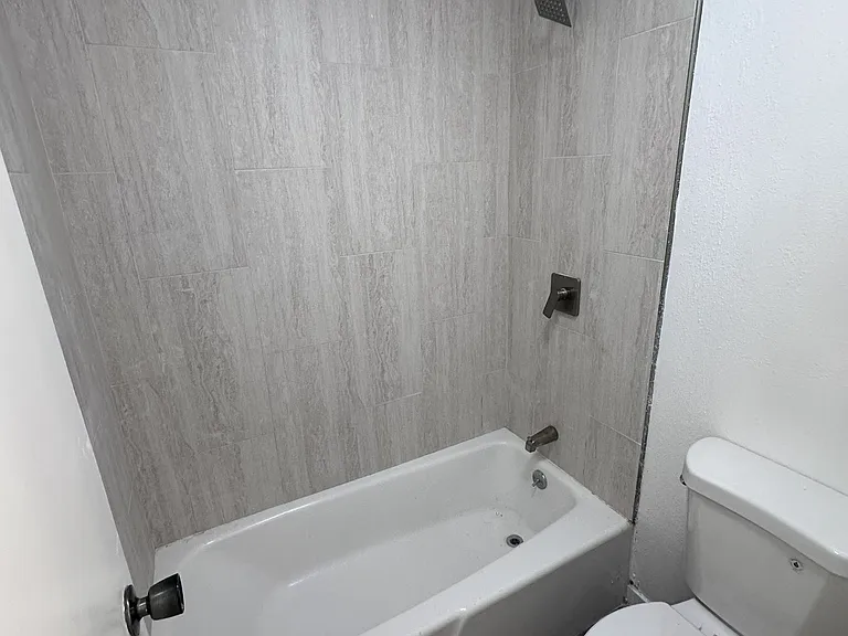 2805 Riverside Dr — Photo 22