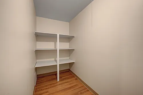 96 Grosvenor Blvd Photo 1