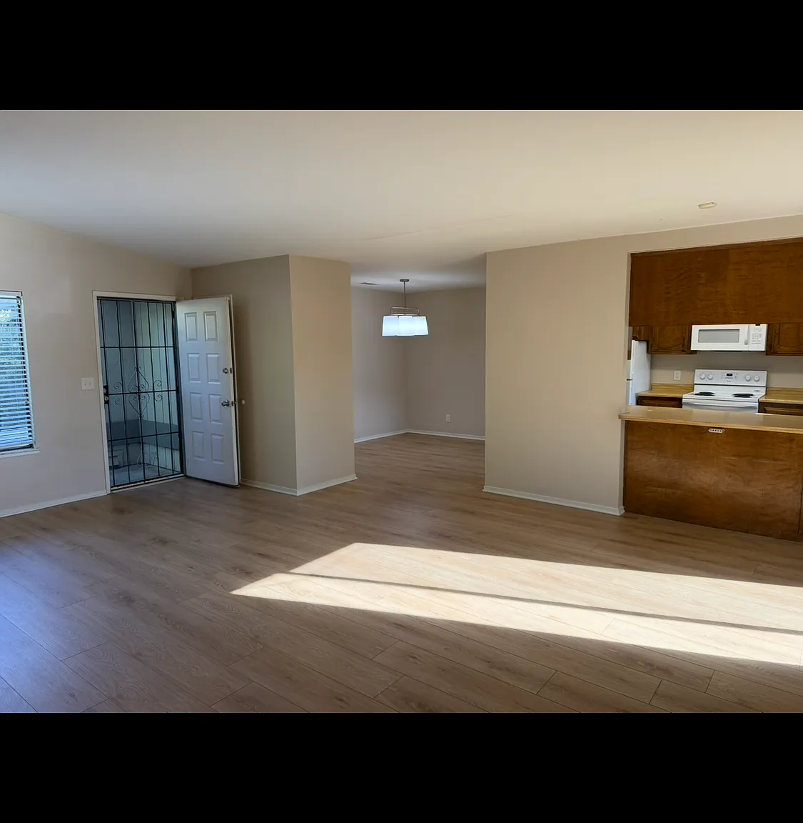 2 bed, 1200 sqft, $1,825 — Photo 2