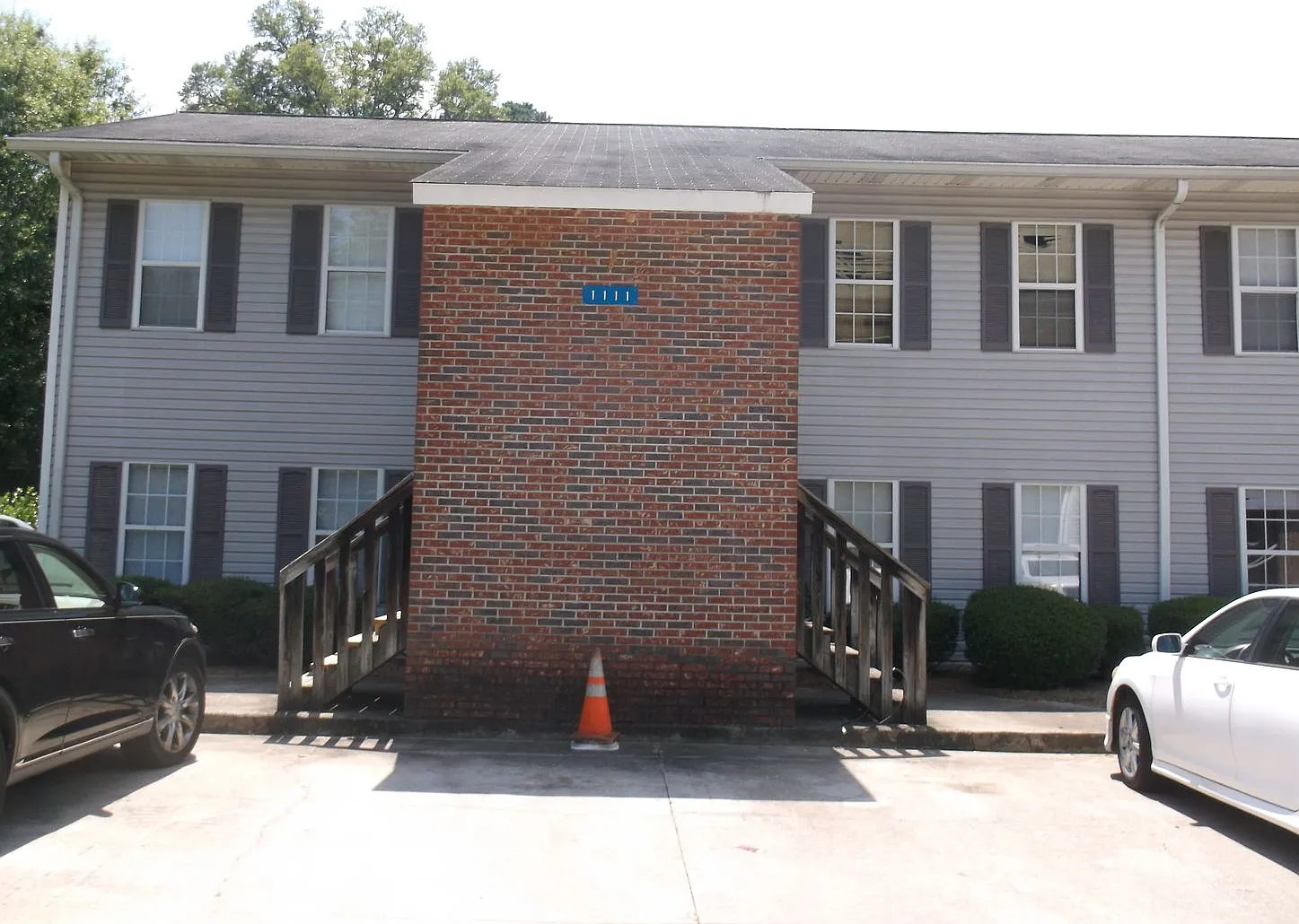 Emerald Creek Apt. — Photo 1
