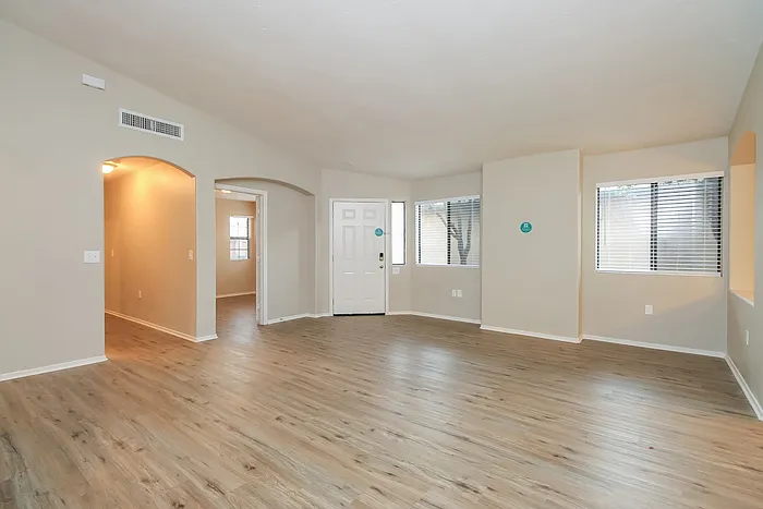1610 W Houchin Way — Photo 4